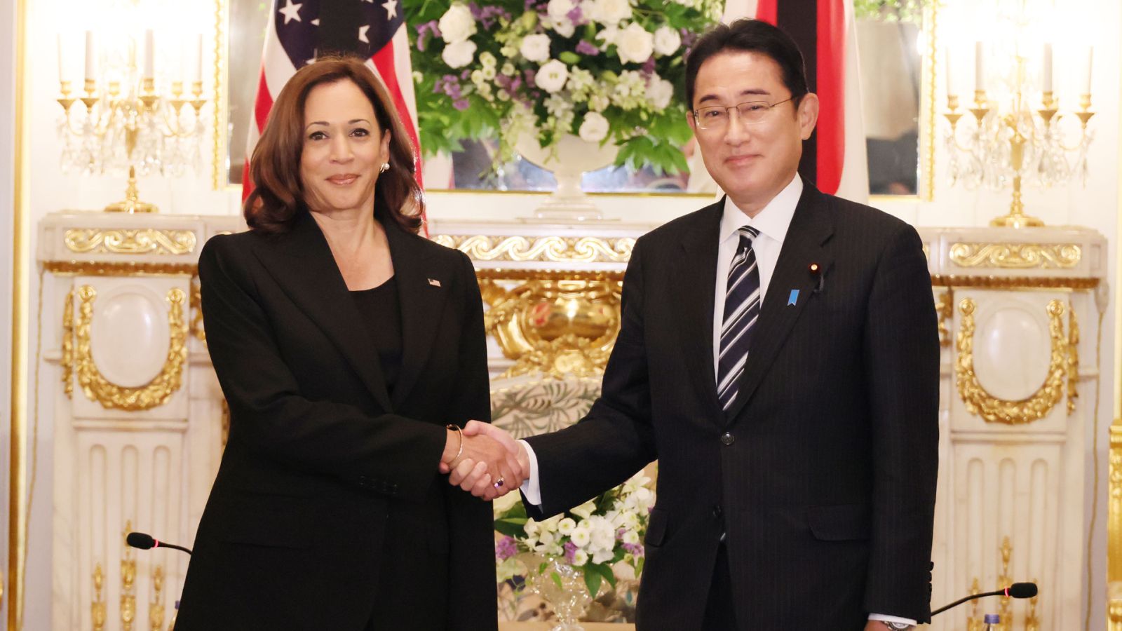 美國副總統賀錦麗(左)赴日參加安倍國葬儀式,與日本首相岸田文雄會面。 翻攝@kantei推特