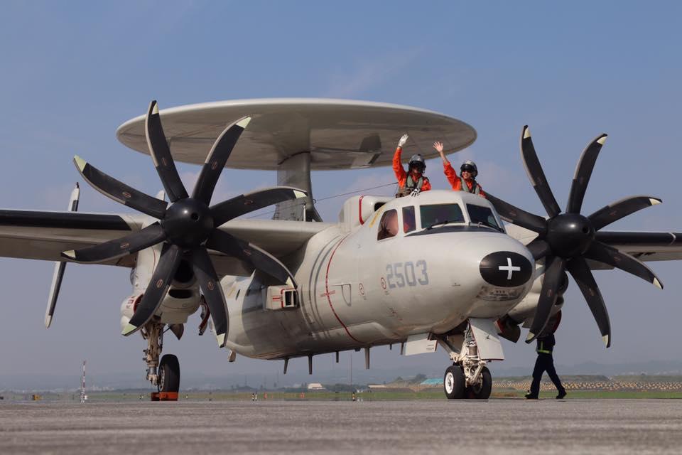編號2503的E-2K空中預警機擦撞地面確定是人為疏失。資料照片