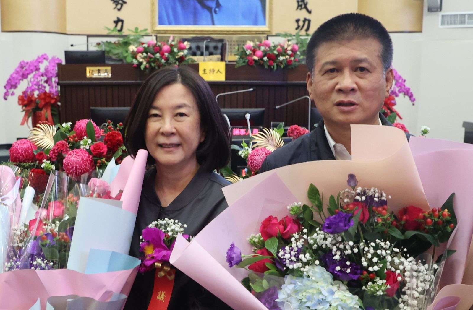 台南市民進黨籍副議長林志展(右)疑為還人情,昨在臨時黨團會議力促「民國合」。資料照片
