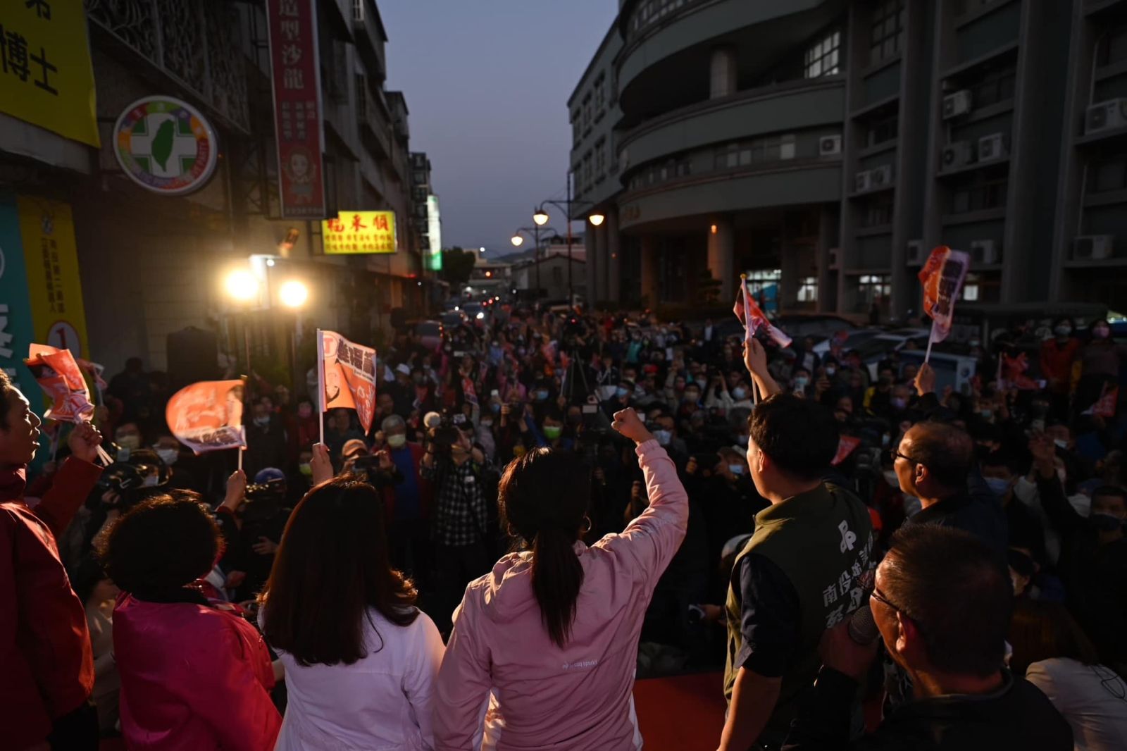 蔡培慧以近2千票的差距險勝,為民進黨注入強心針。蔡培慧臉書