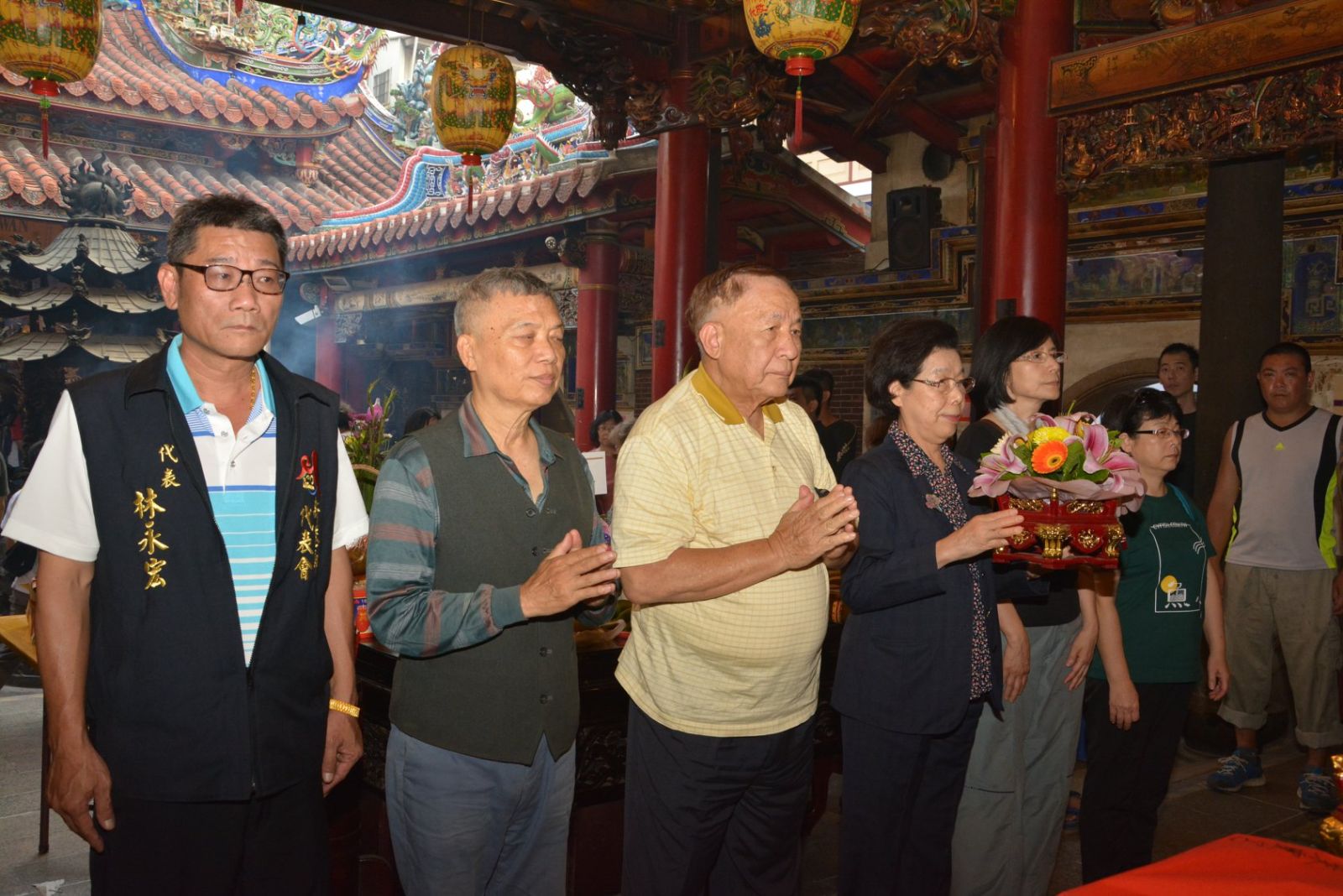監察院前院長張博雅與丈夫紀展南2018年至新港奉天宮參拜。翻攝新港奉天宮臉書