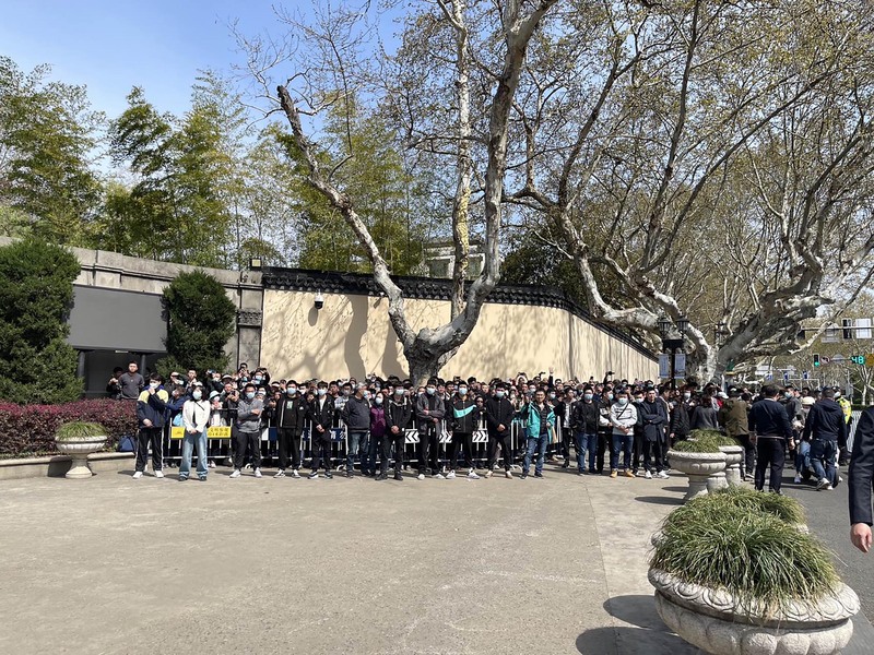 馬英九28日下午前來參觀南京總統府,南京總統府外的民眾被維安擋下。中央社
