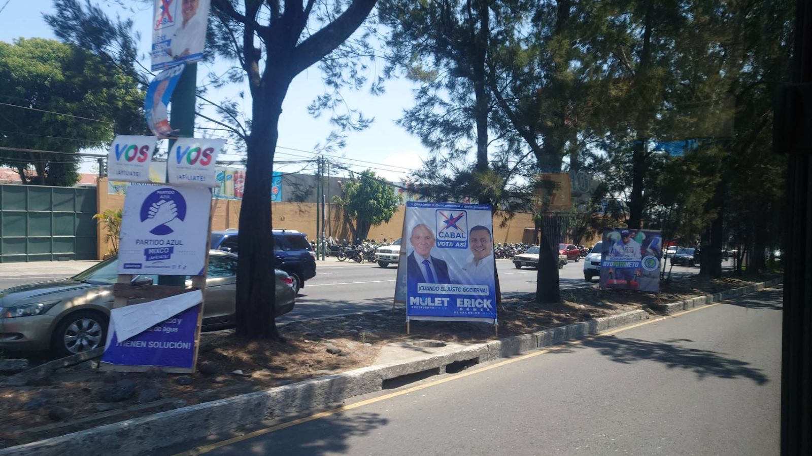 瓜國選票圈選是打叉叉,和台灣大不同。蘇聖怡攝