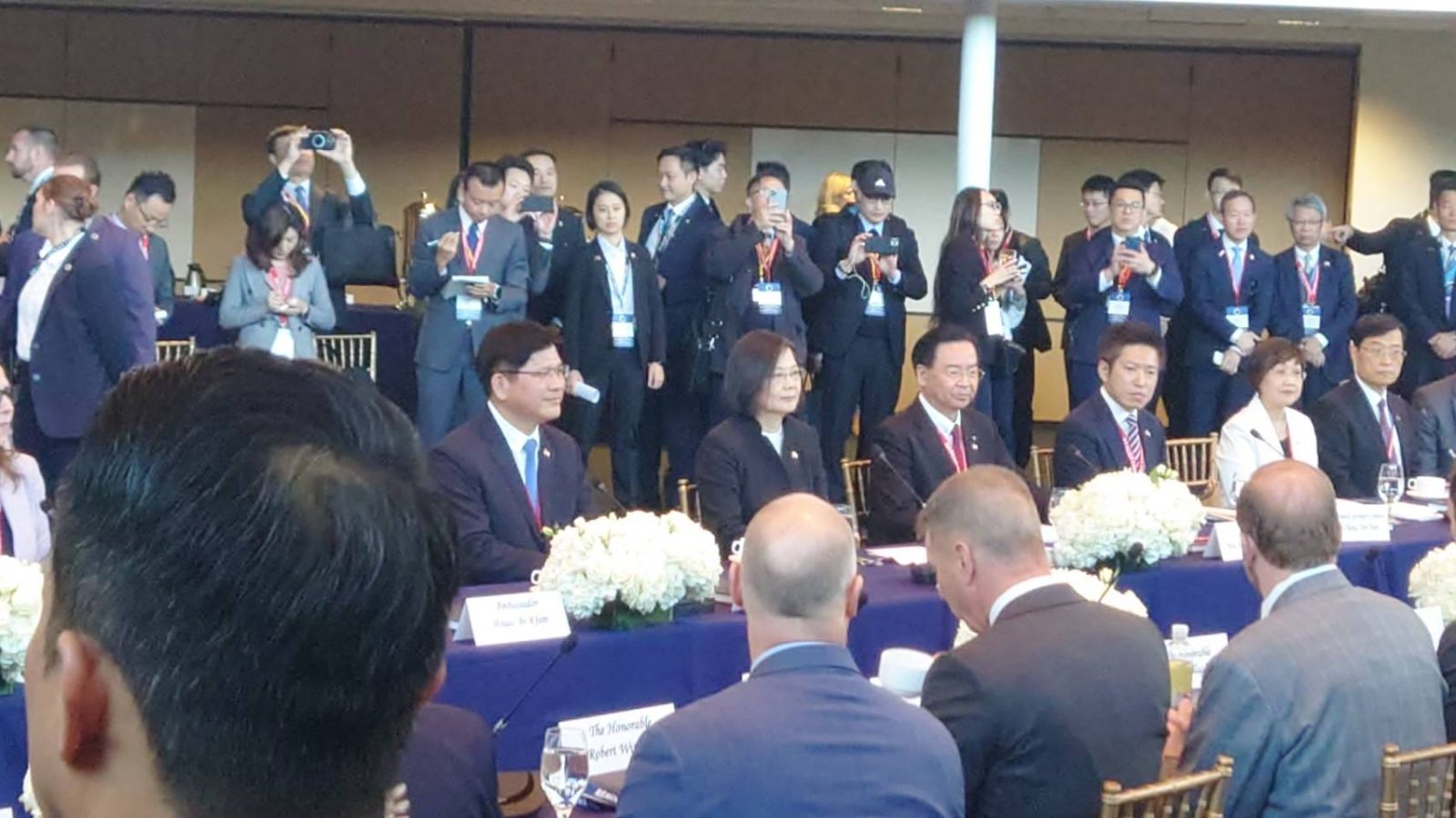 蔡英文率我方訪團與麥卡錫及美眾議員進行閉門會議。蘇聖怡攝