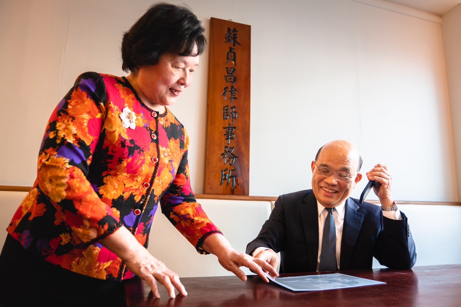 蘇貞昌分享50年前在律師事務所執業的照片。翻攝蘇貞昌臉書
