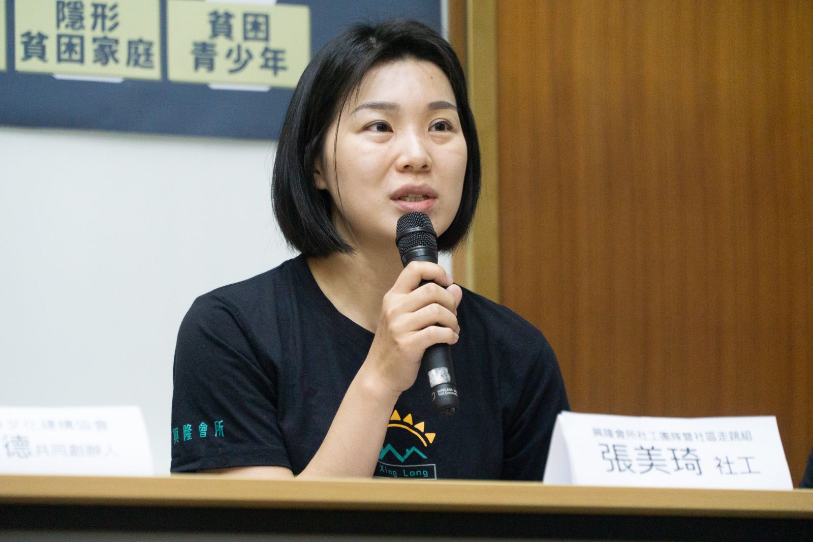 興隆會所社工張美琦呼籲調整脫貧政策,增加階梯式脫貧並可重複申請。社救法修法聯盟提供