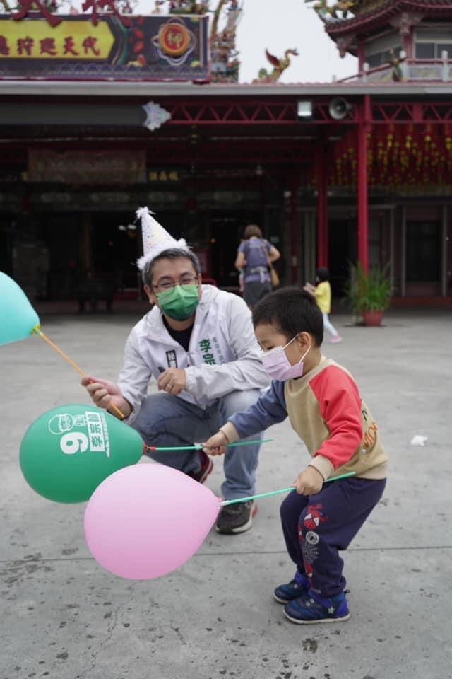 易俊宏離開台南市政府後,曾到綠營市議員服務處擔任助理。讀者提供
