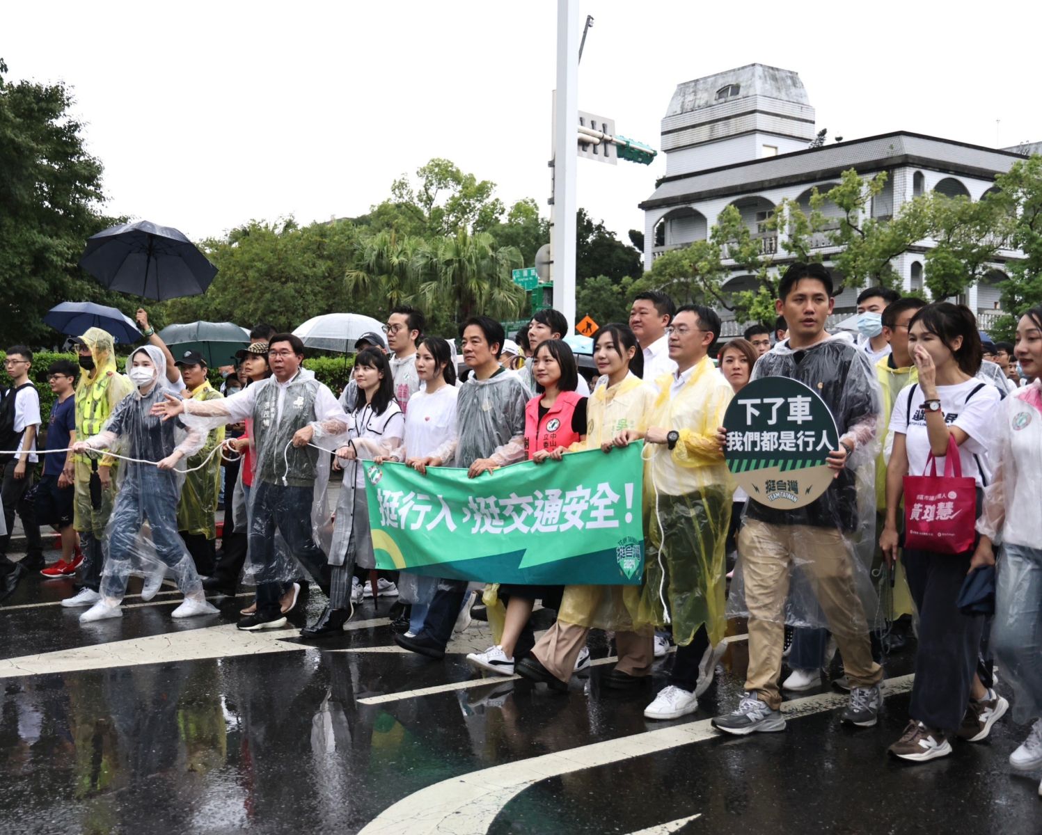 賴清德出席「還路於民大遊行」。林啟弘攝