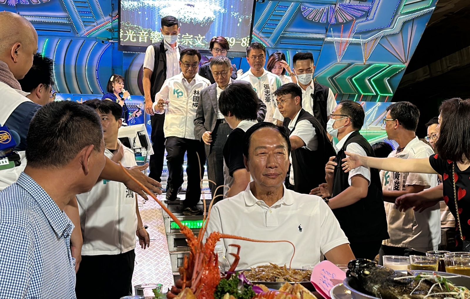 柯文哲、郭台銘同場互動少。林啟弘攝