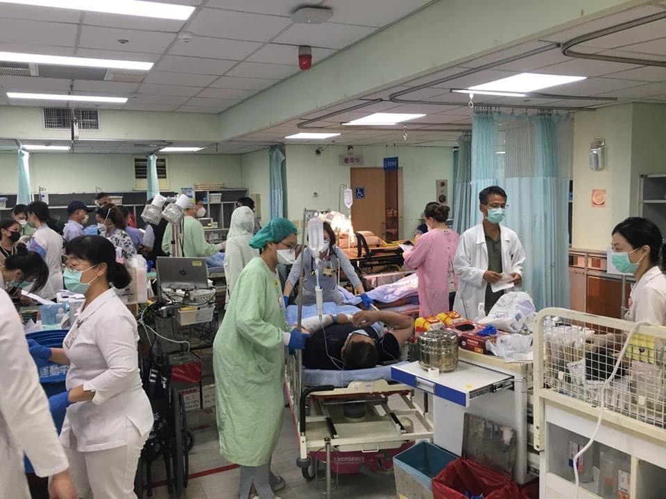 高爾夫球工廠火警造成96人受傷,送往屏東縣各大醫院。屏東基督教醫院提供