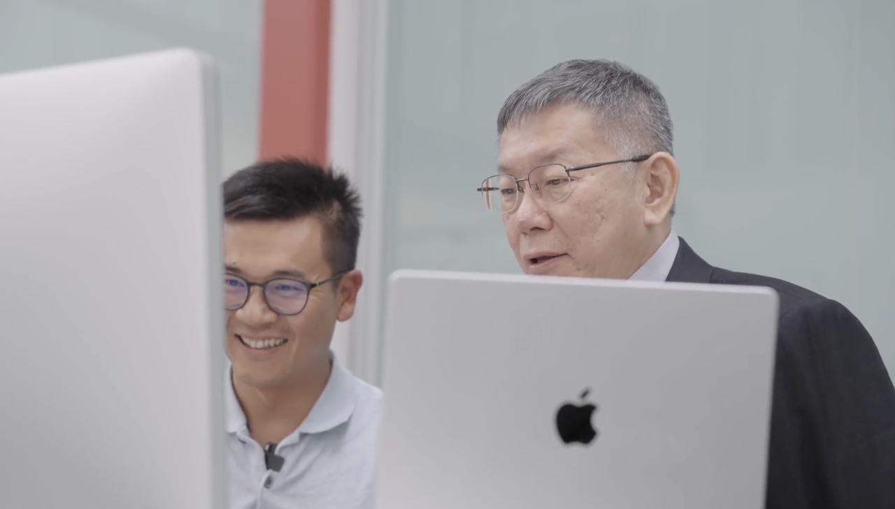 柯文哲訪美第2天，與無名小站創辦人簡志宇會談交流。民眾黨提供