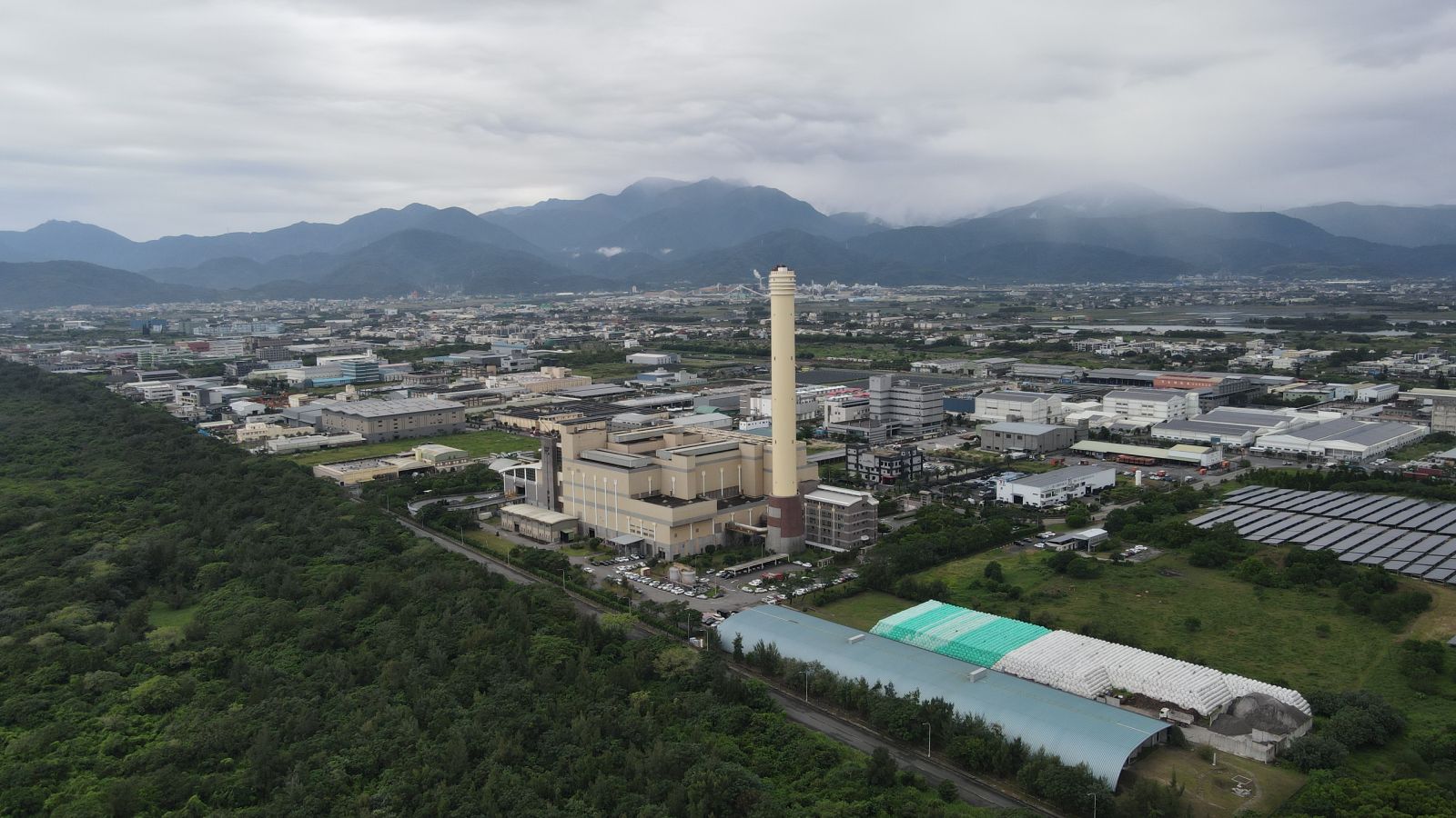 位於宜蘭五結的利澤焚化廠早已悄悄代燒南投垃圾。林泊志攝