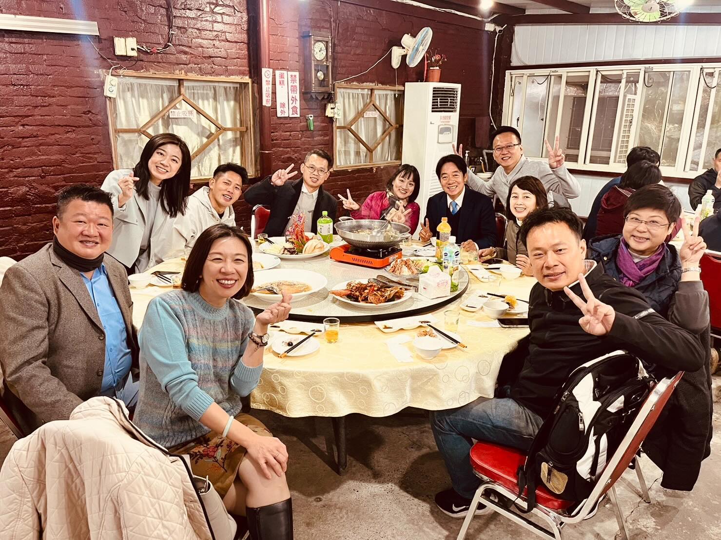 賴清德中午在萬里老家附近的餐廳宴請2024立委落選者。翻攝莊競程Threads）