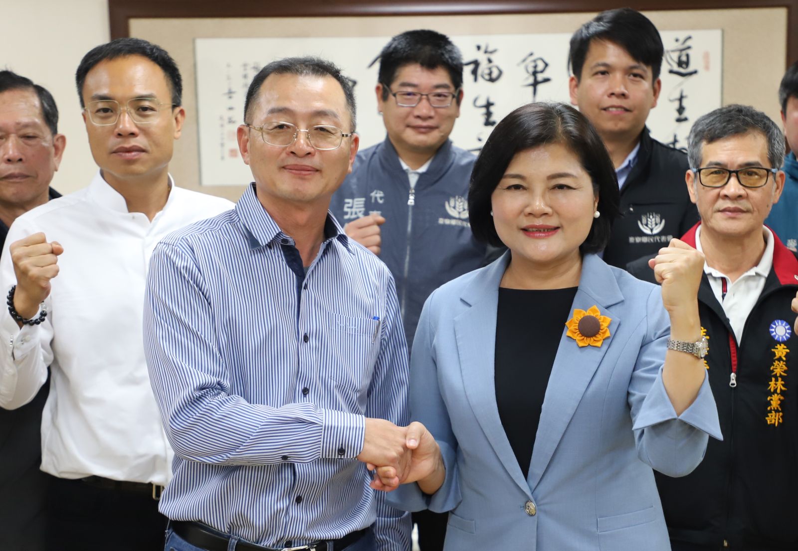 雲林縣長張麗善(前右)率前縣議員許志豪(前左)共同宣布將接受國民黨徵召,參加麥寮鄉長補選。縣府提供