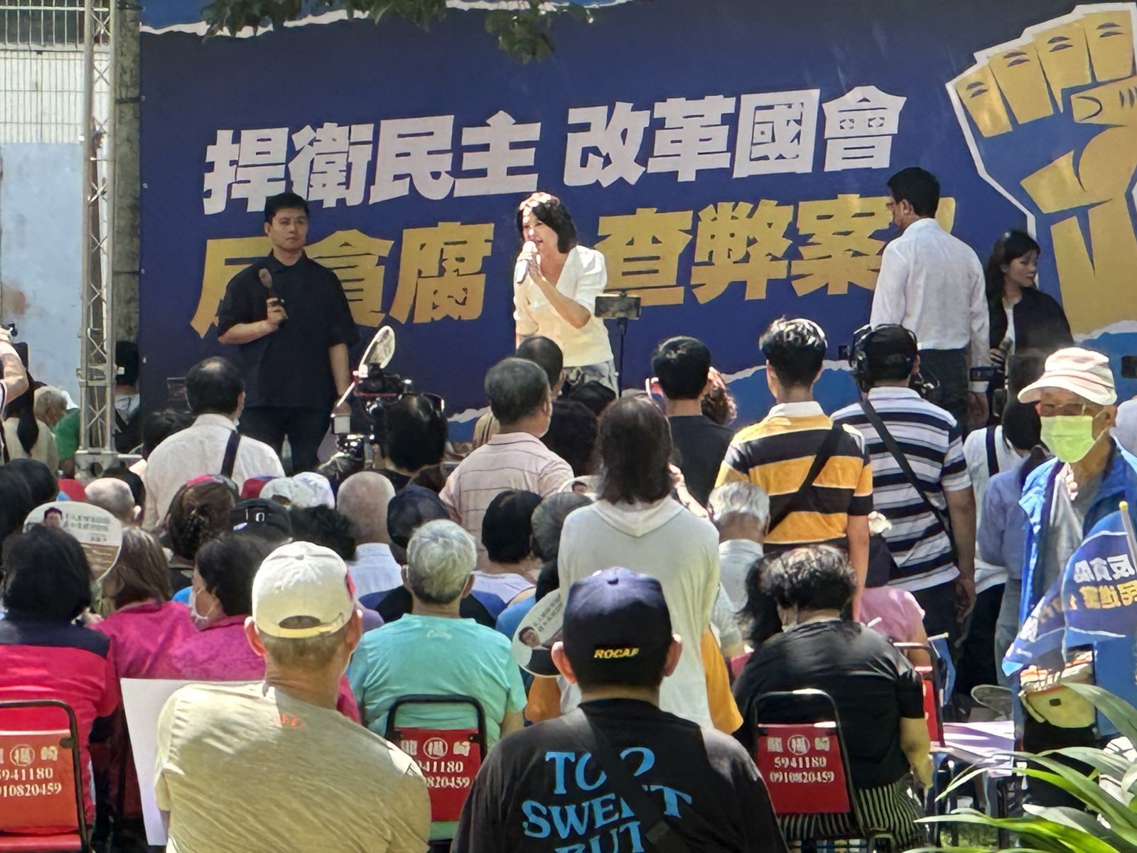 立委王鴻薇受到謝龍介邀請,周六上午排開行程到台南宣講。辛啓松攝