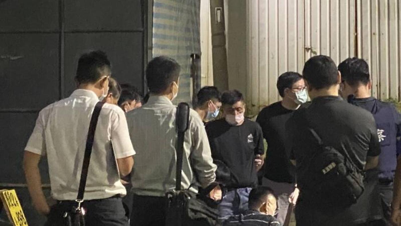新竹警方在凌晨4時逮捕殺警嫌犯林信吾。讀者提供