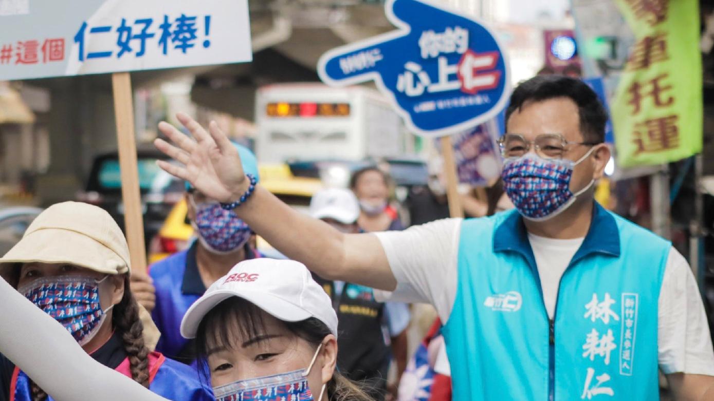 林耕仁上午走訪東區綠水里，提出樂齡幸福城市政見。翻攝林耕仁臉書