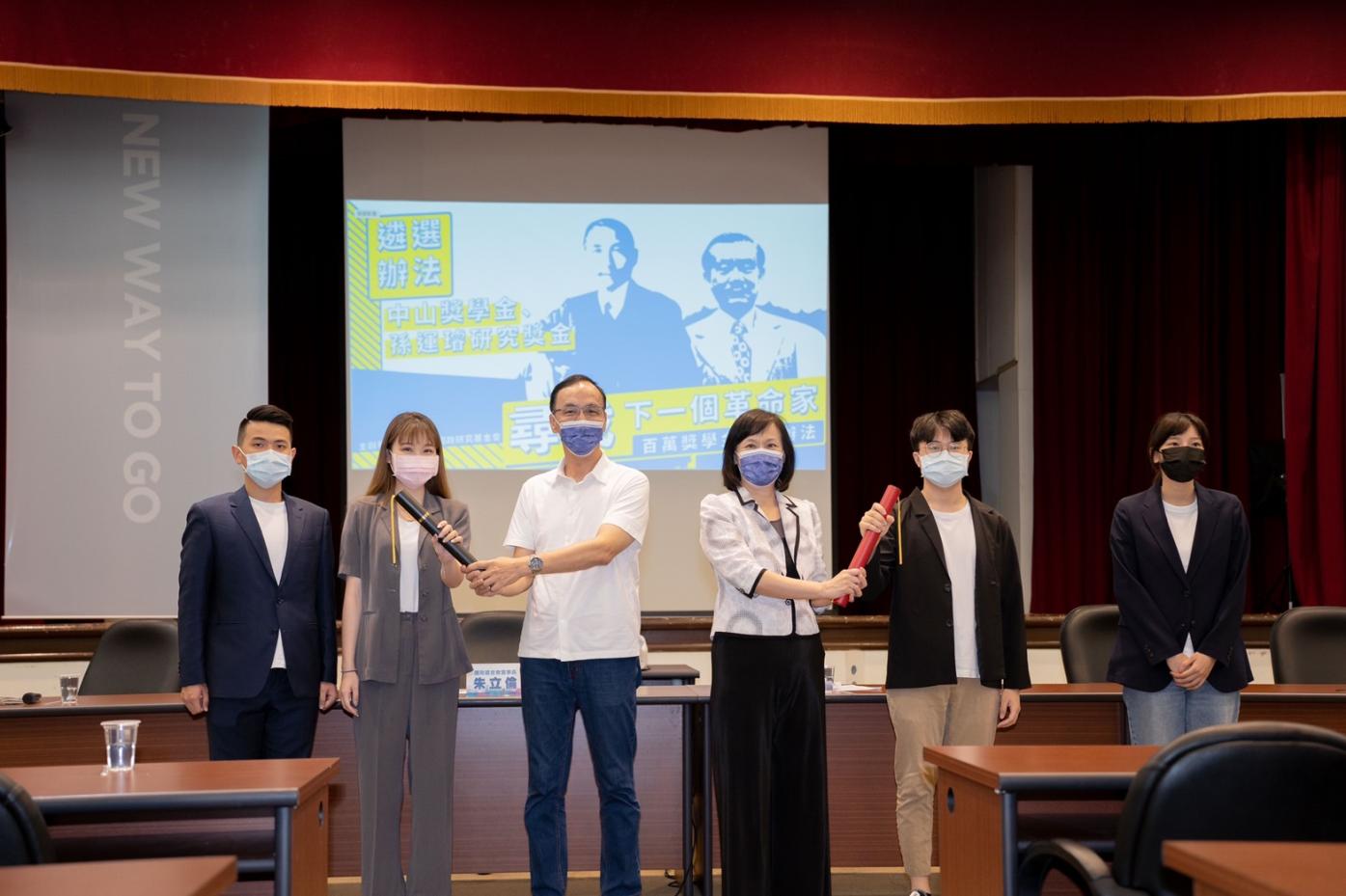朱立倫強調國民黨從事兩岸互動是負責任的作法。國民黨提供