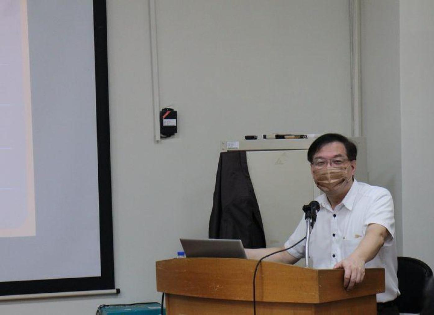 台南藝術大學校長詹景裕未迴避審查自己的獎勵金案遭裁罰，他提告抗罰勝訴。翻攝臉書