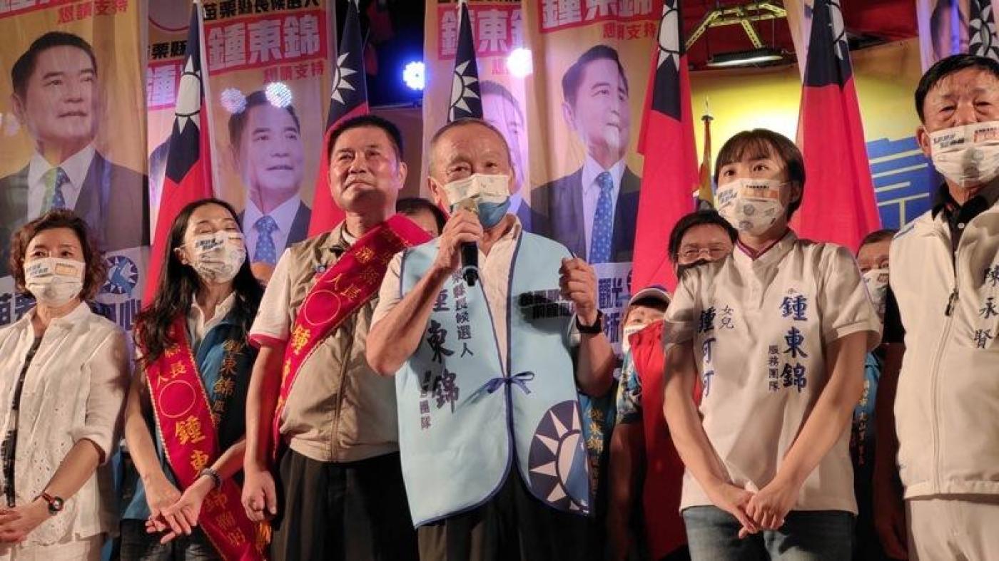 徐耀昌本月2日公開站台幫鍾東錦助選。鍾東錦競錦提供
