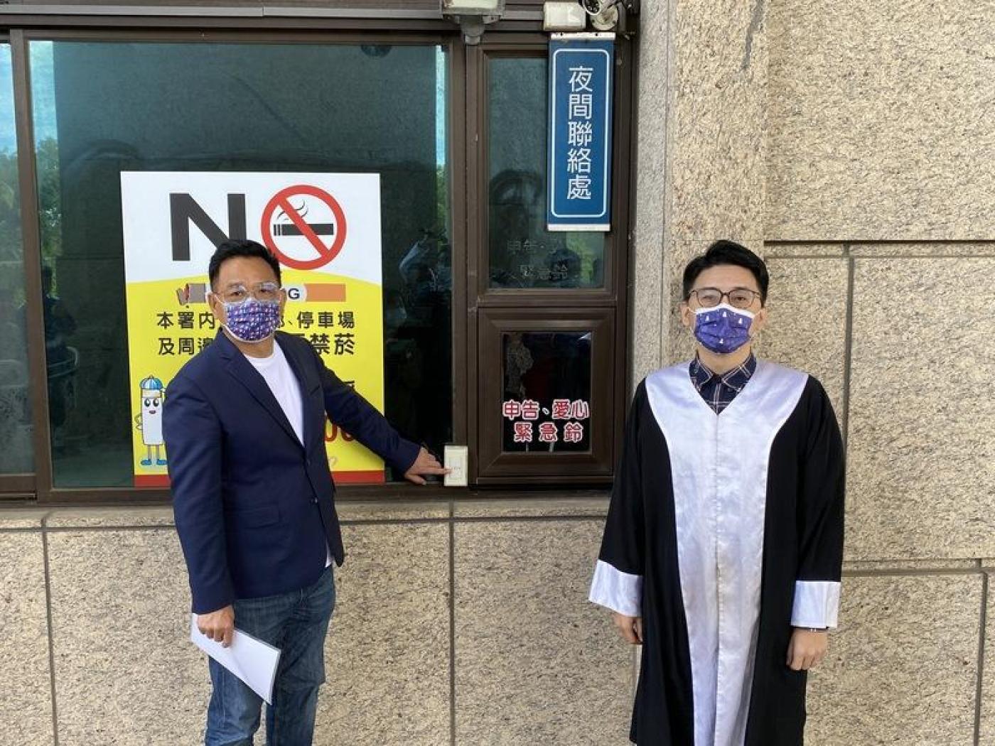 林耕仁（左）1日到地檢署控告沈慧虹、柯建銘等人。林耕仁競總提供
