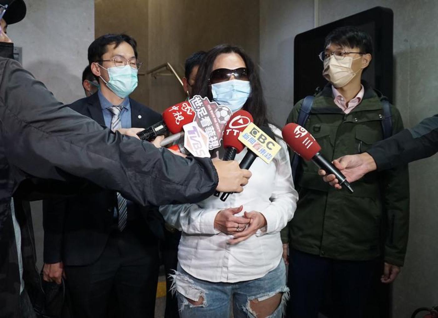 應曉薇被控涉餐會賄選，1日晚間檢方複訊後請回，她表示，這是選舉恩怨，沒做違法的事，感謝檢察官請她說明。中央社