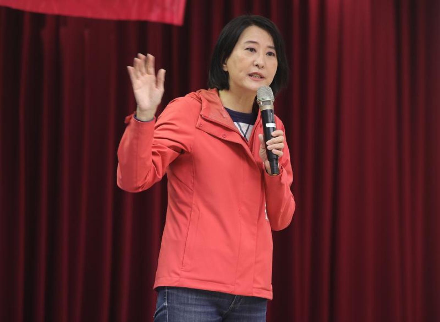 王鴻薇 11日出席中山、北松山區婦女社團聯誼會活動，全力 催票衝刺選情。中央社