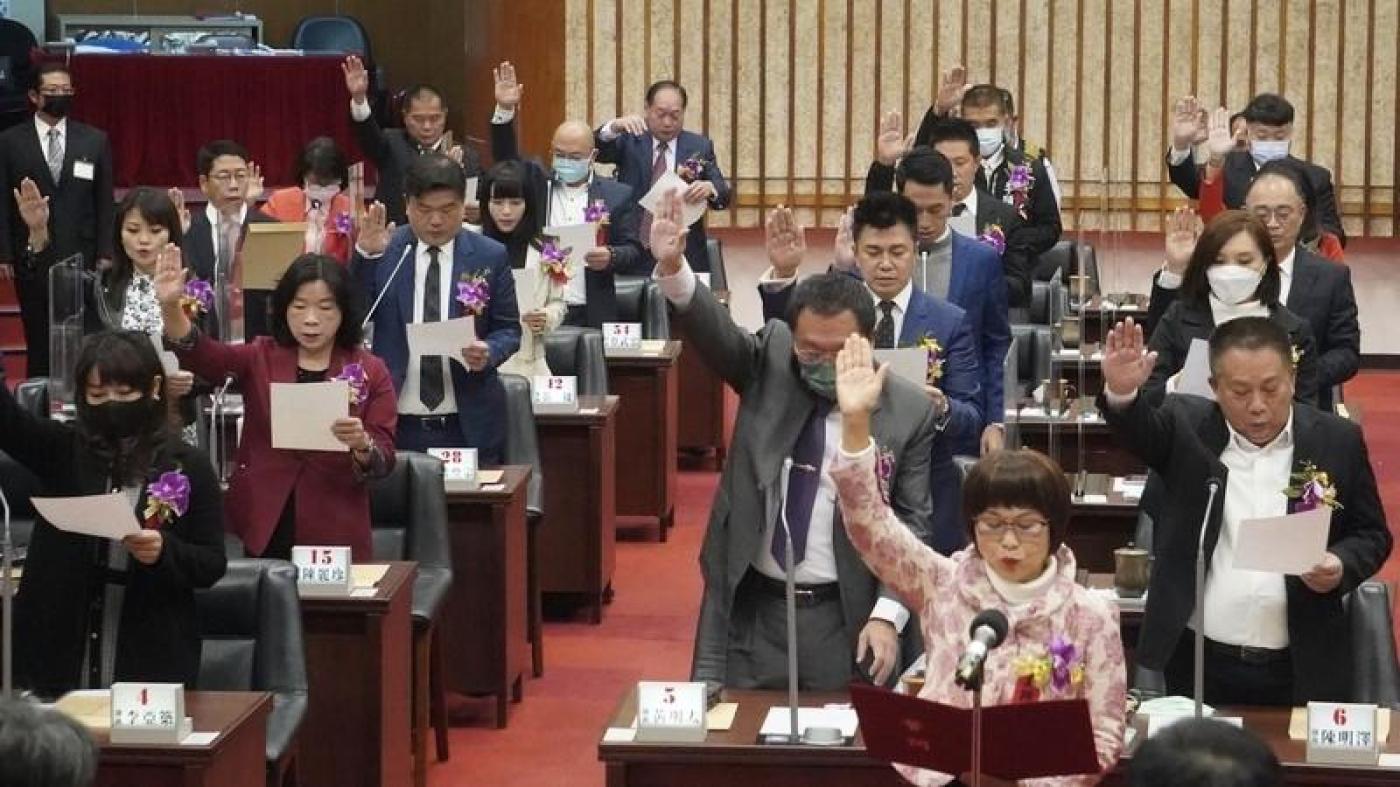 各縣市議會今舉行宣示就職，隨後舉行正副議長選舉。圖為高雄市議會宣誓就職。中央社