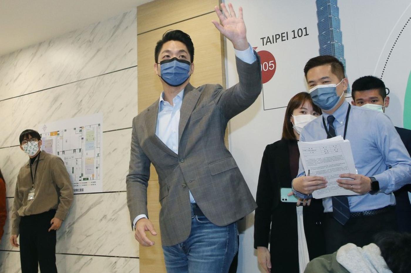 台北市長蔣萬安上工，延續前市長柯文哲模式舉行晨會。中央社