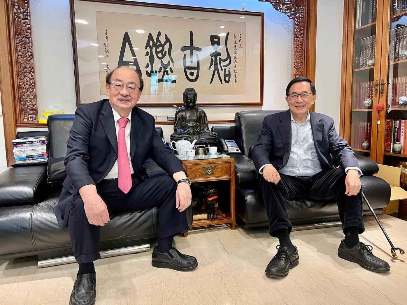 陳水扁（右）16日針對連戰重提319槍擊案在臉書發７點聲明。翻攝陳水扁新勇哥物語粉專