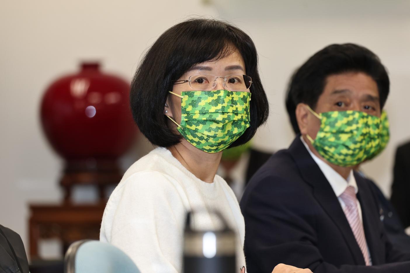 蘇巧慧出席中執會前說明父親蘇貞昌手術恢復良好。林啟弘攝