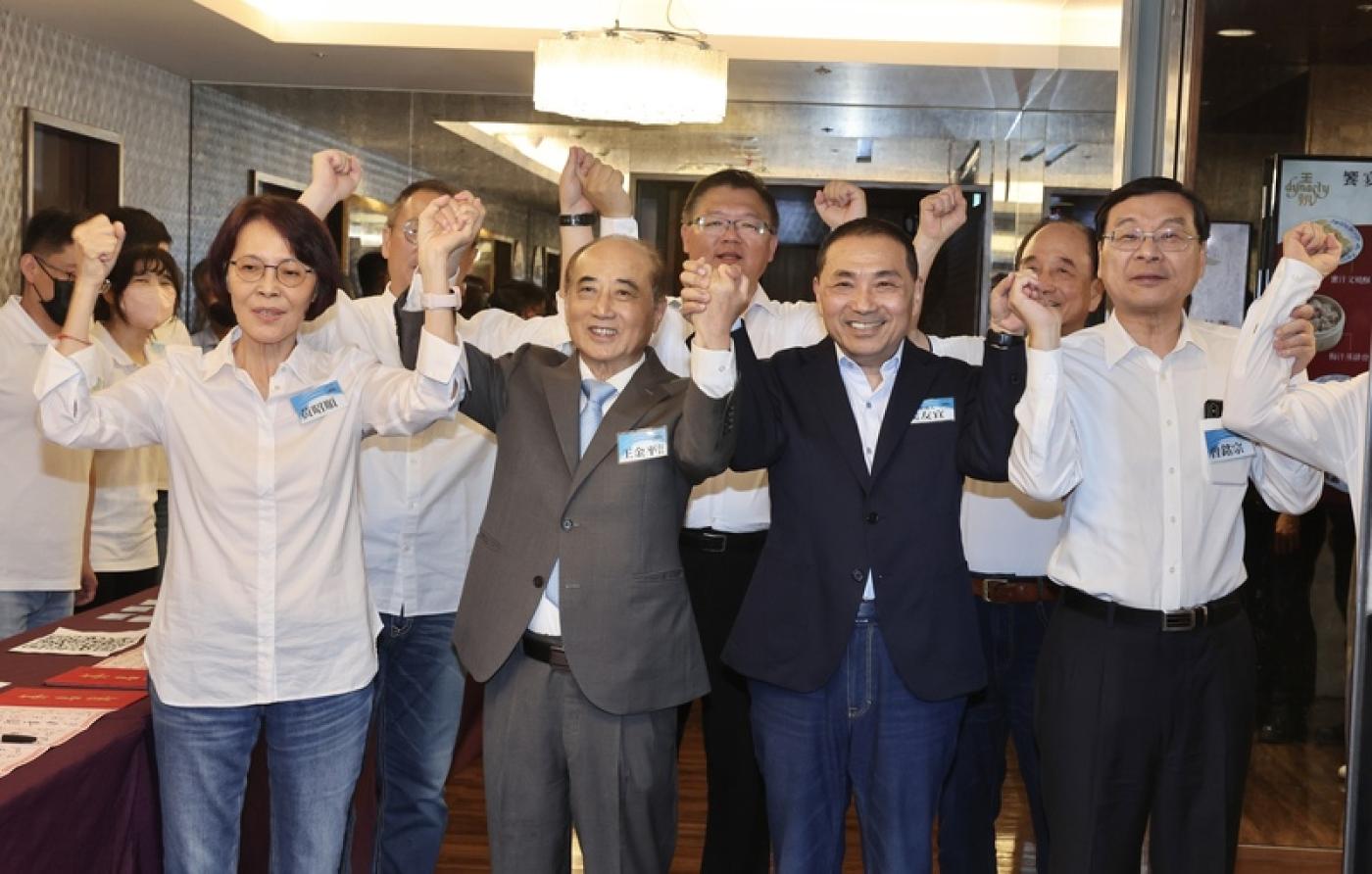 李德維、費鴻泰和吳育昇加入侯友宜競選團隊，圖為5日晚間在台北凱撒大飯店舉辦的「厚友誼立委後援會」。中央社