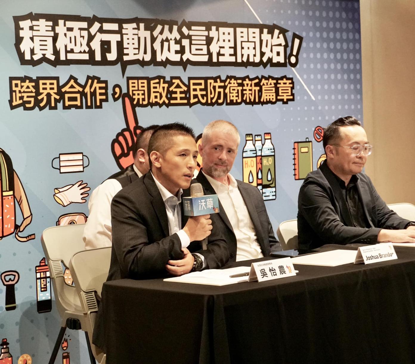 壯闊台灣聯盟理事長吳怡農(左)。翻攝吳怡農臉書