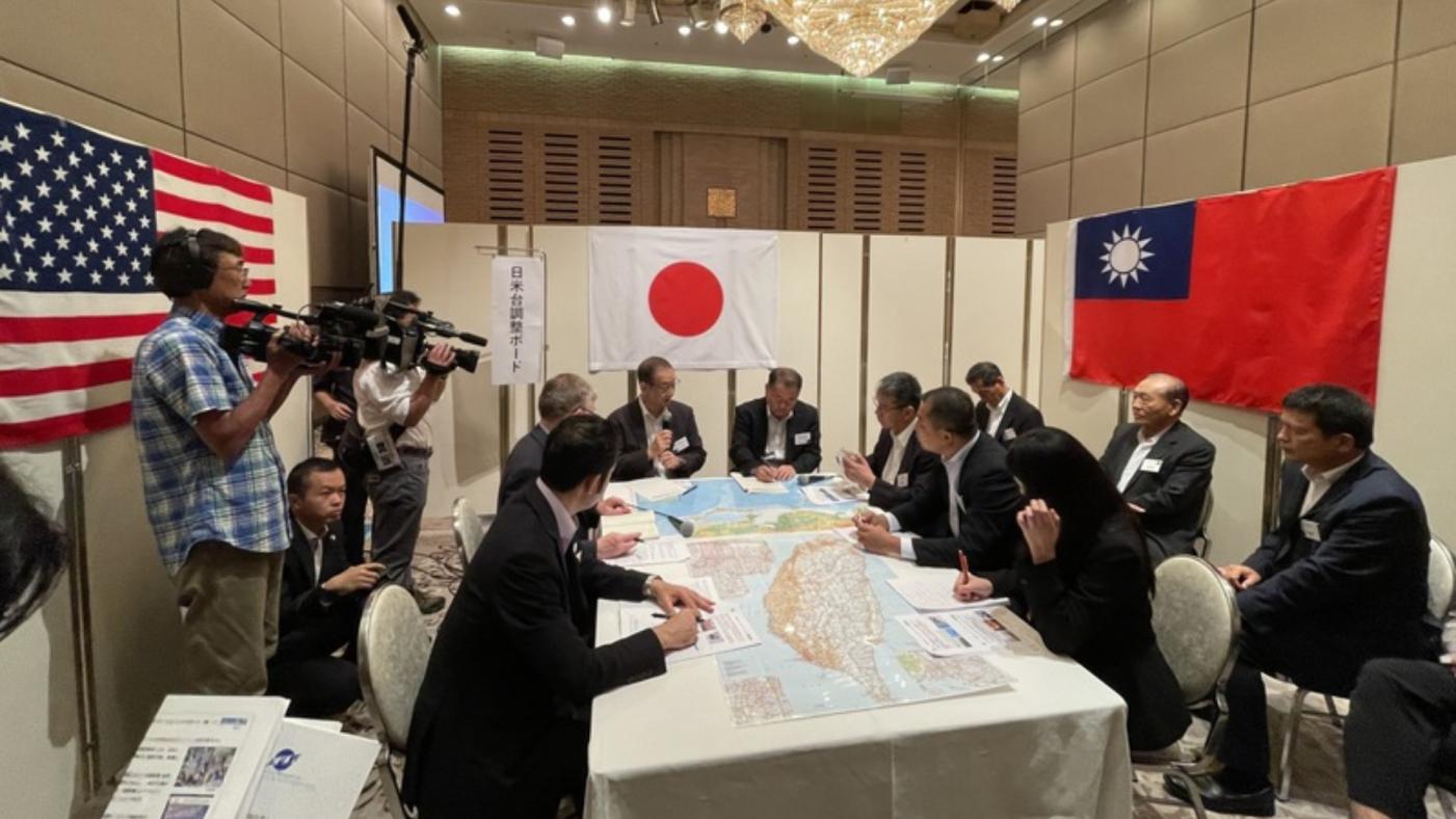 日本戰略研究論壇（JFSS）15、16日在東京舉辦的台海危機兵棋推演，台灣首度受邀參與。16日兵推內容包括當「中共武力犯台」時，台灣對美日提出協助提供機場，協助台灣軍機返航、納入美國核保護傘等的要求。中央社