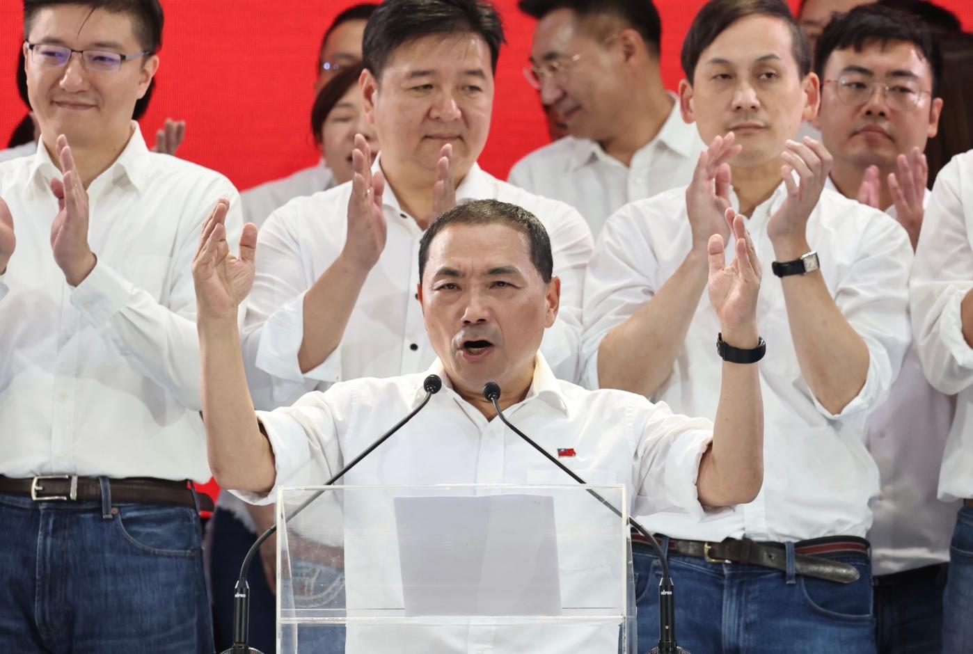 侯友宜致詞時以莫忘世上苦人多向韓國瑜釋善意。林啟弘攝