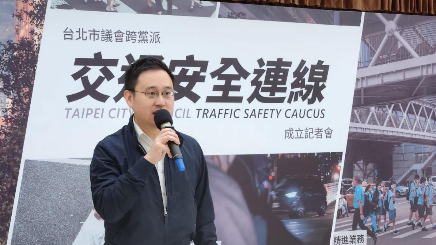 台北市議員「口譯哥」趙怡翔接任民進黨國際部主任。翻攝趙怡翔臉書
