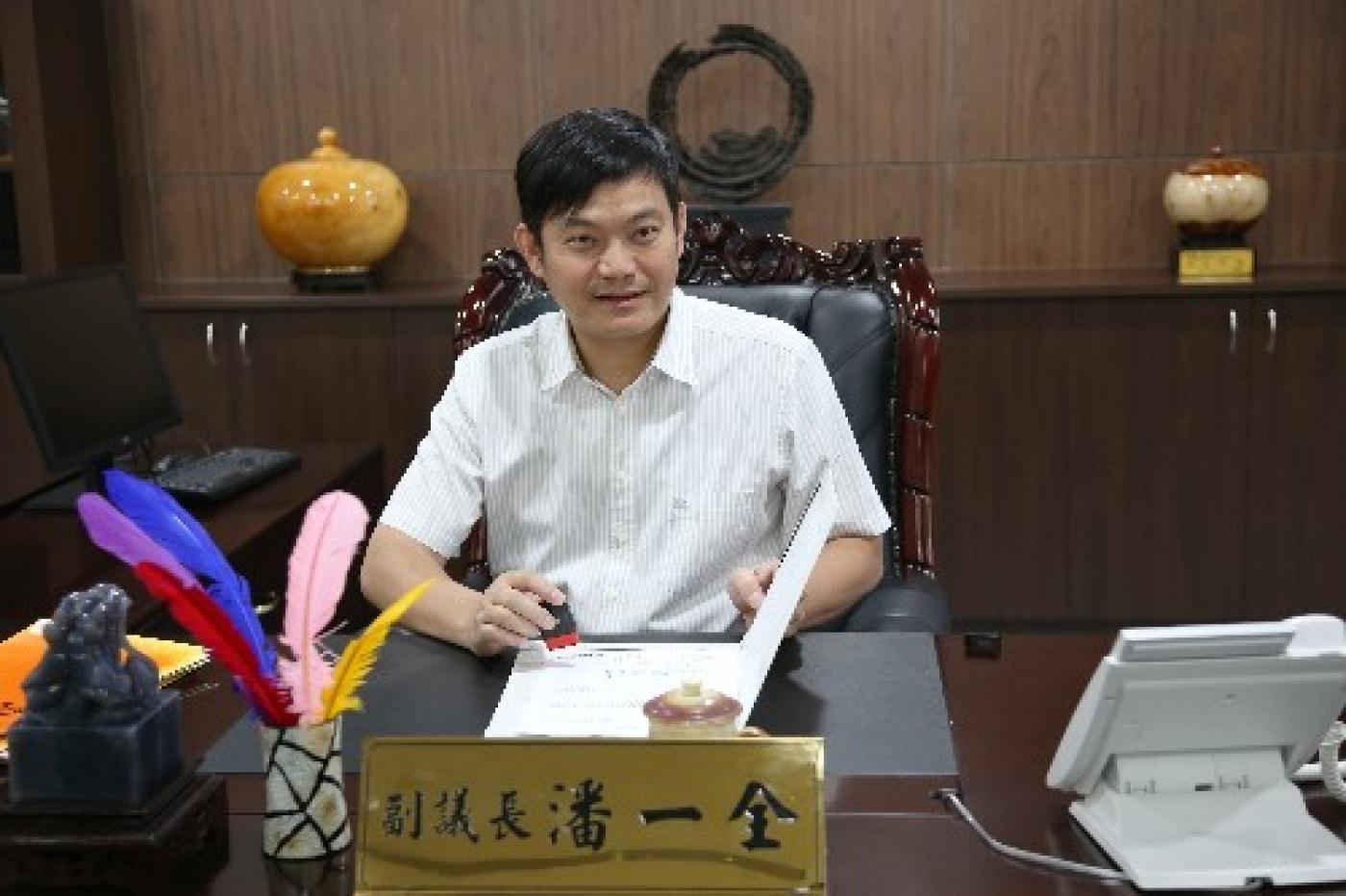 潘一全認為關公就是對兄弟有義，可以幫兄弟受苦受難，但侯友宜似乎不是這樣。翻攝南投縣議會網站