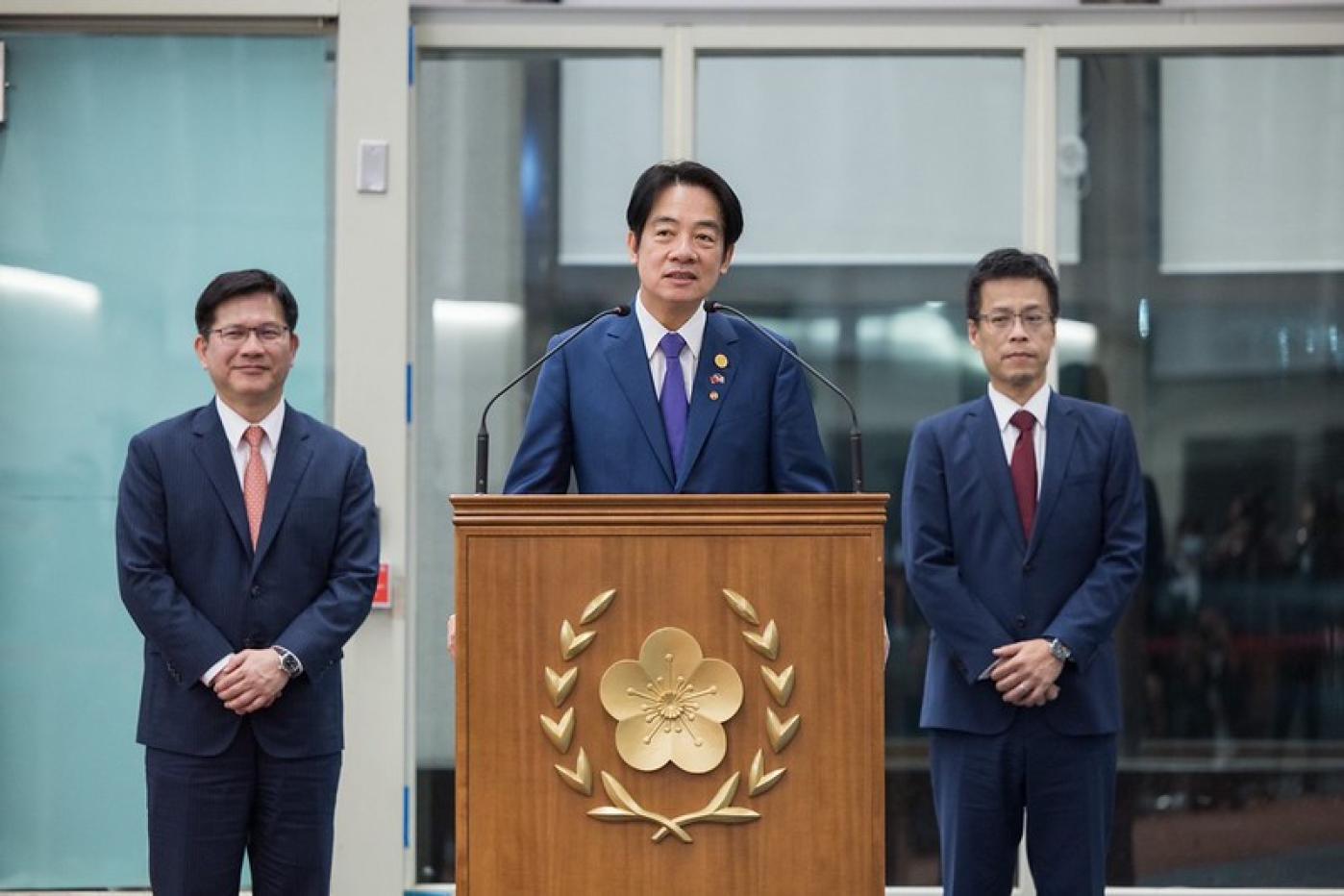 中共在副總統賴清德（中）結束出訪行程後進行軍演，總統府、陸委會同聲譴責。總統府提供