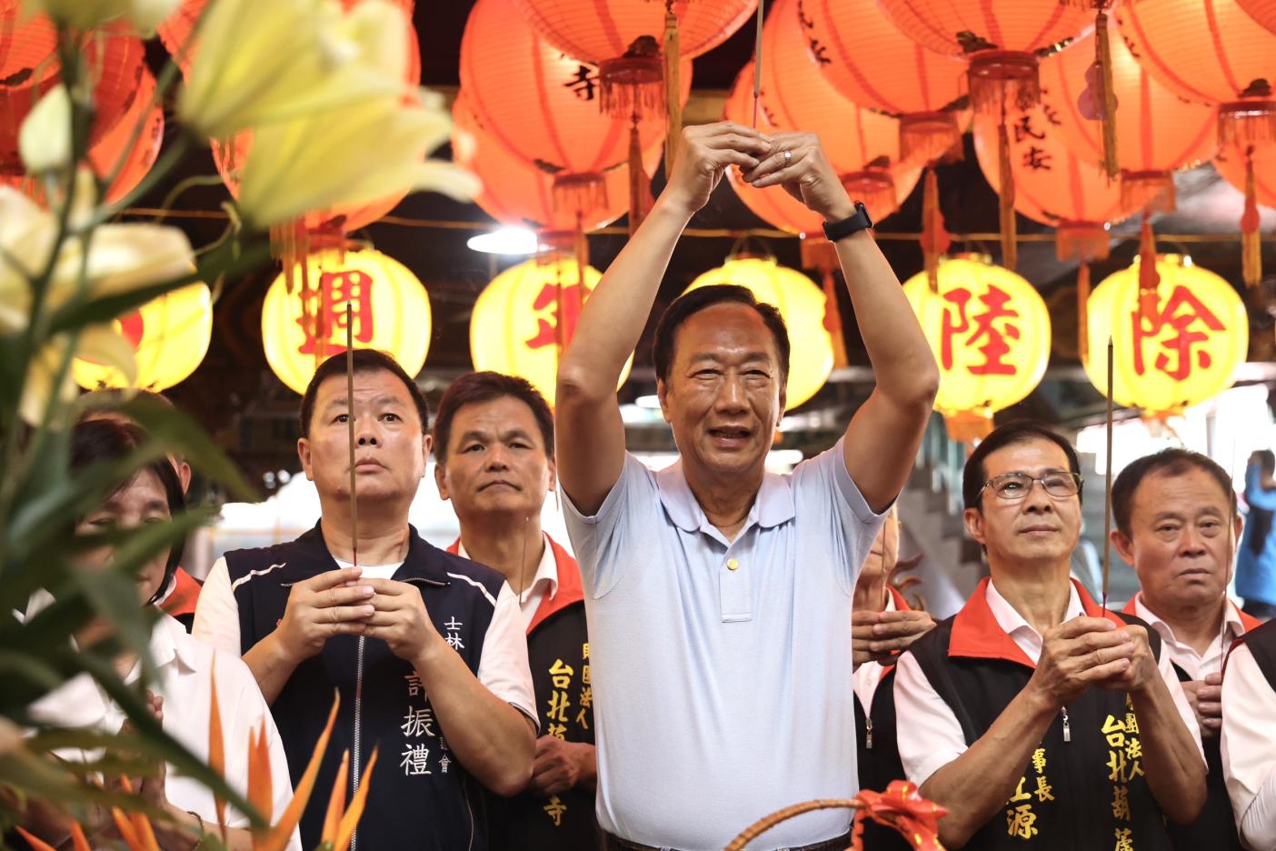 郭台銘25日表示，在等柯文哲電話 ，很快地下禮拜3個人就可以一起見面。林啟弘攝