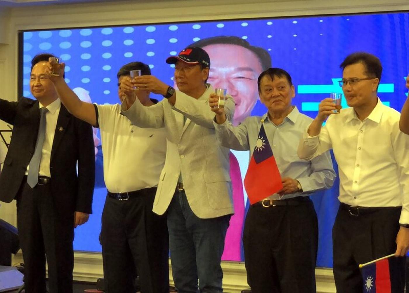 鴻海集團創辦人郭台銘25日出席主流民意大聯盟嘉義場餐會活動。中央社