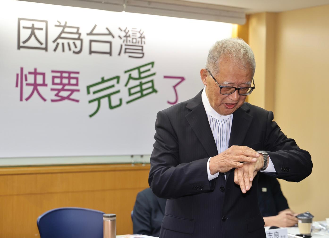 王建煊11日接受媒體專訪時，宣布不參選2024年總統。資料照片／林啟弘攝