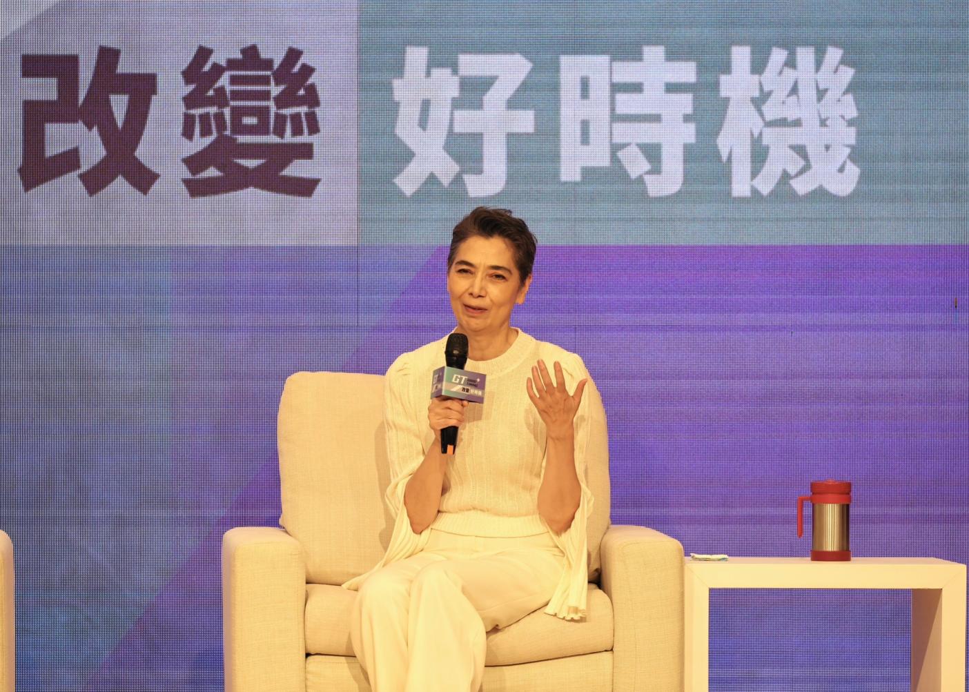 鴻海創辦人郭台銘14日公布副手人選為資深藝人賴佩霞（圖）。林啟弘攝
