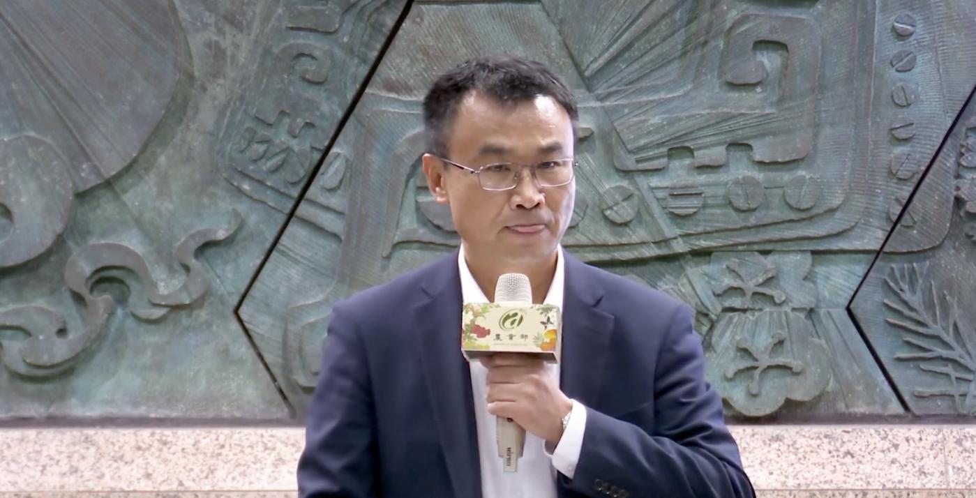 農業部長陳吉仲請辭獲准，民進黨主席賴清德說，「七年來辛苦了」。翻攝畫面