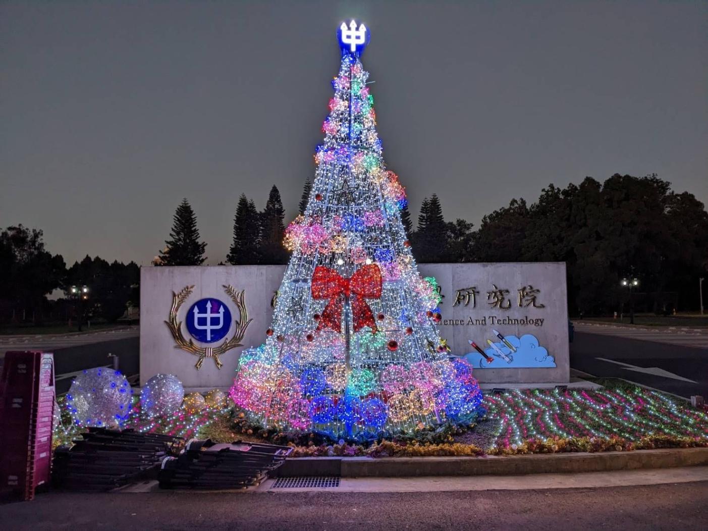 中科院回聘退休高階主管，造成骨幹人才出走，恐成新國安危機，圖為中科院大門。翻攝國家中山科學研究院公共關係室臉書