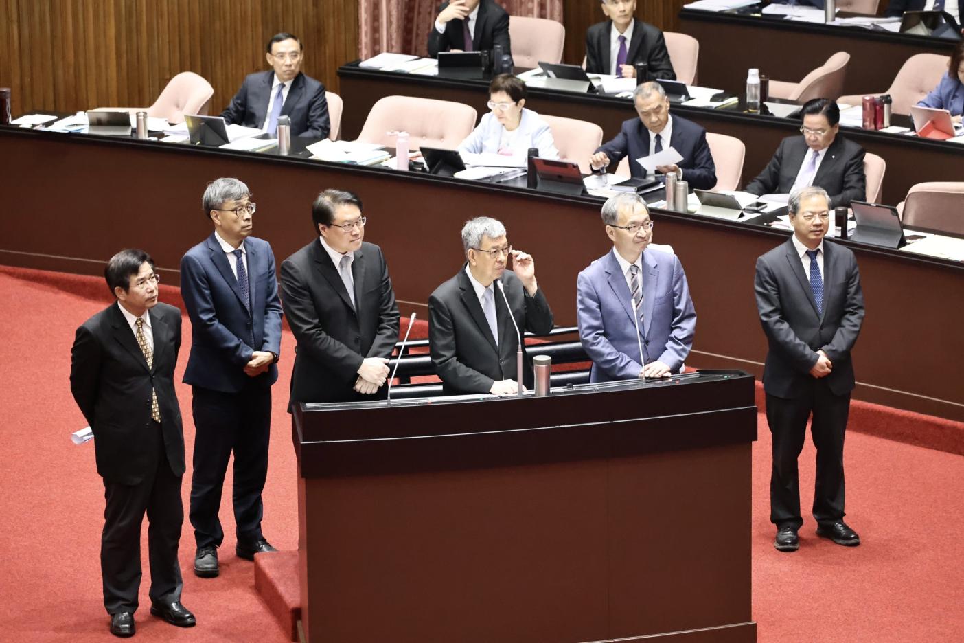 立法院新會期開議，陳建仁率官員列席備詢。林啟弘攝