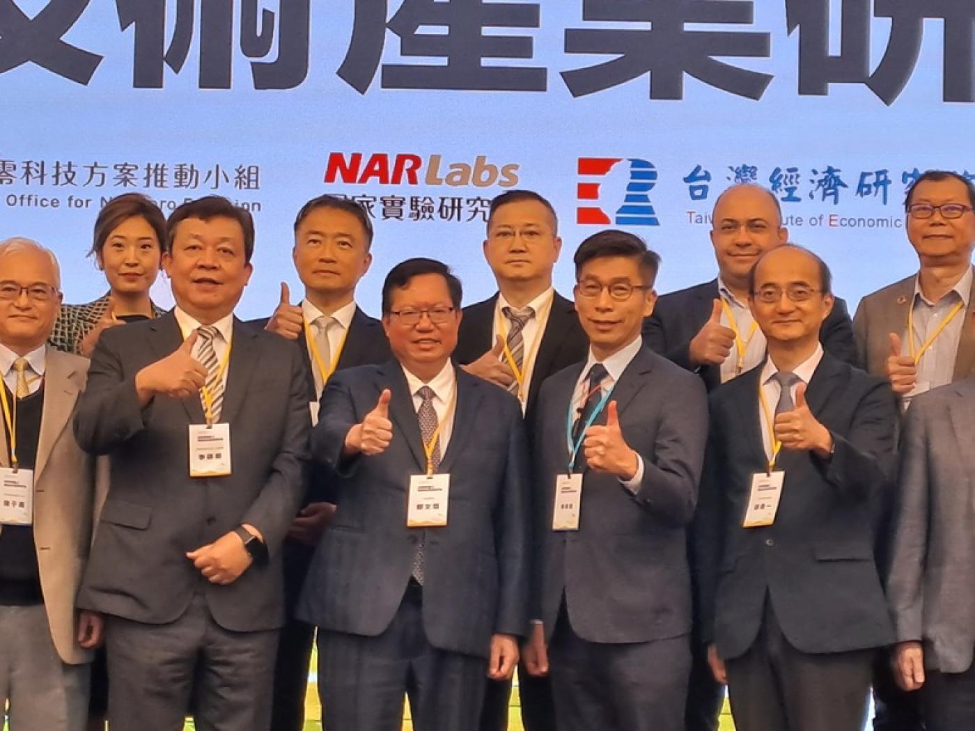 行政院副院長鄭文燦（前右3）3日出席「台肥低碳氨之 氫能技術產業研討會」。中央社