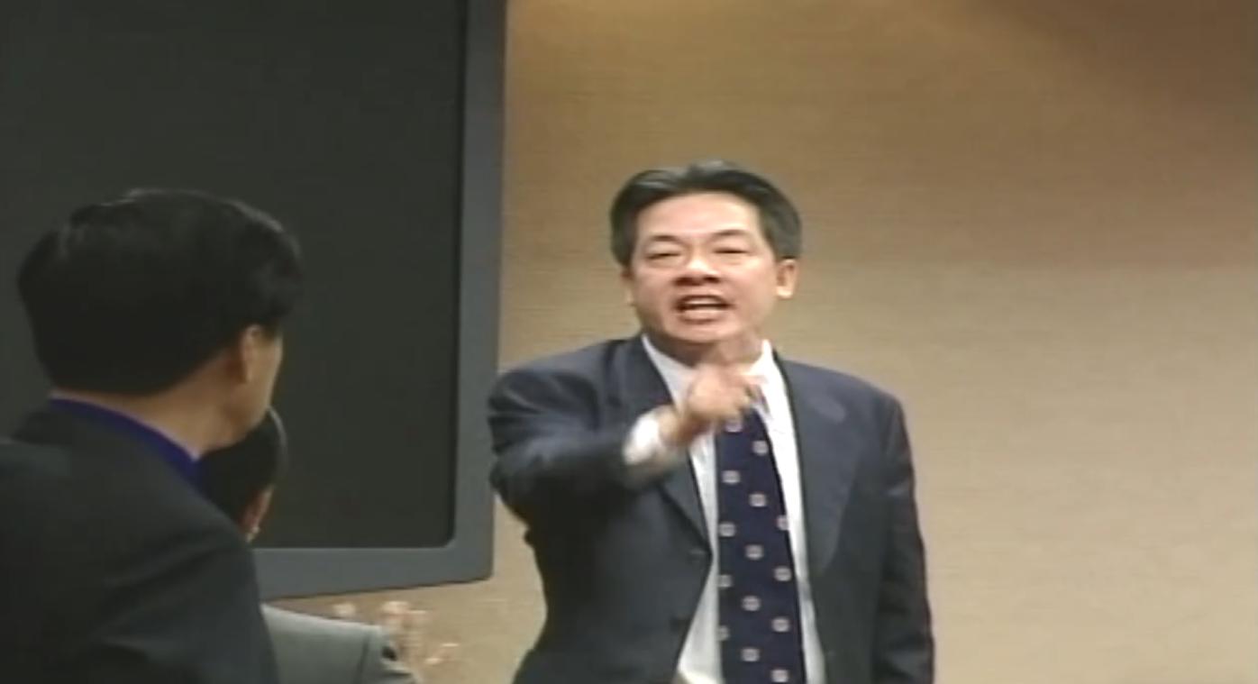 賴清德2005年在立法院程序委員會，面對國民黨杯葛軍購預算，怒斥「國家都被你們搞垮了」。翻攝畫面