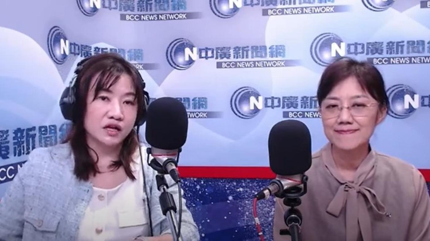 柯美蘭（右）16日接受中廣節目「千秋萬事」專訪。翻攝畫面