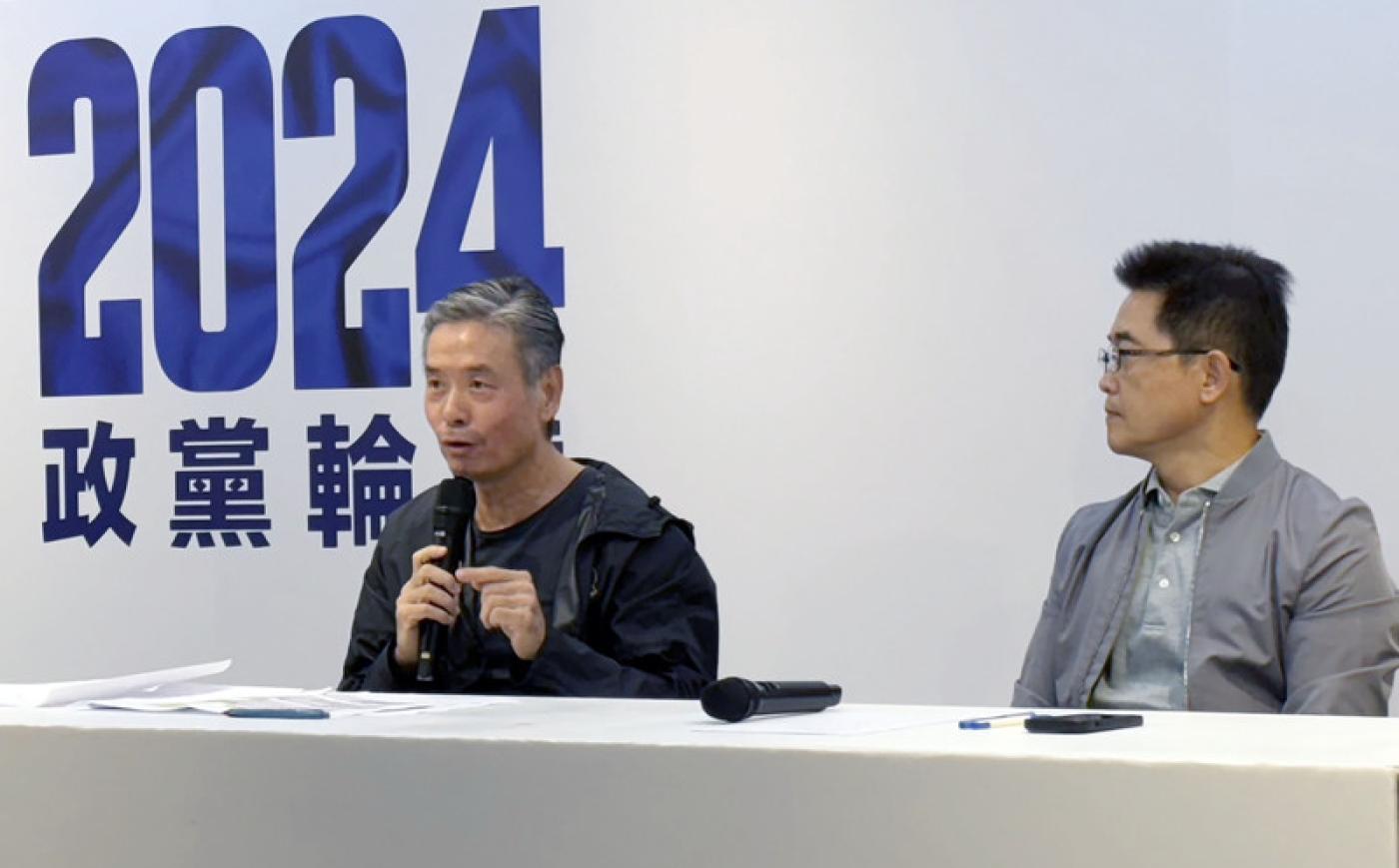 國民黨總統參選人侯友宜競選辦公室執行長金溥聰(左)。中央社