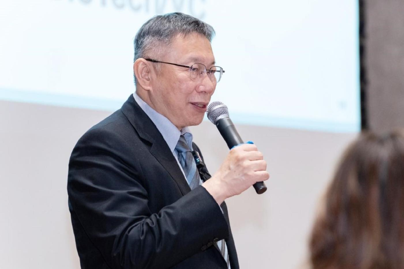 柯文哲用攝護腺癌比喻兩岸「硬挖死更快」引起爭議。資料照片／翻攝柯文哲臉書